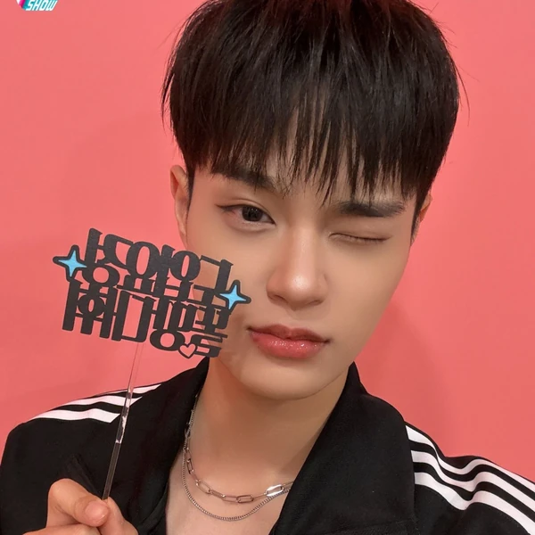 오늘 가장 사랑받은 이대휘 (AB6IX)의 모습