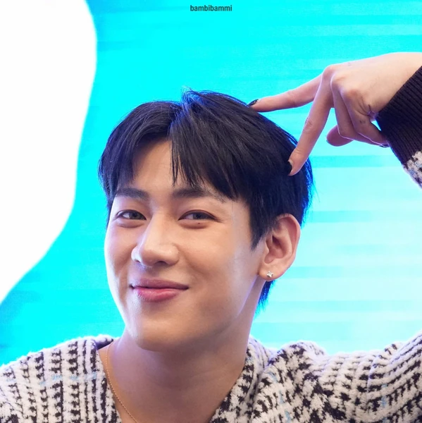 Foto Populer Penuh Cinta untuk Bambam (GOT7)