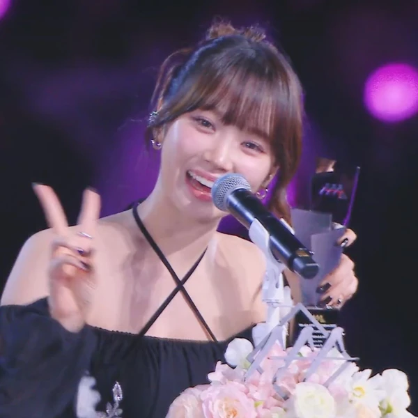 Top Photo Full of Kim Chaewon (LE SSERAFIM) Love