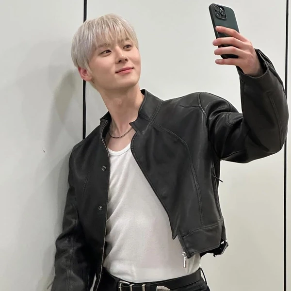 Top Photo Full of Hwang Minhyun Love