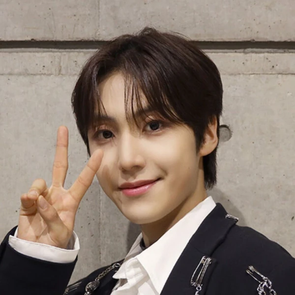 Top Photo Full of Lee Eunsang (YOUNITE) Love