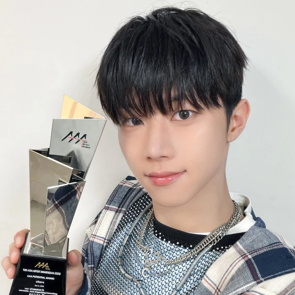 Top Photo Full of Hyunwoo (Xikers) Love