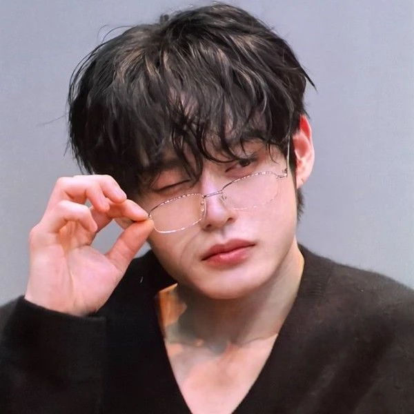 今天最受喜爱的金地雄 (ZEROBASEONE)