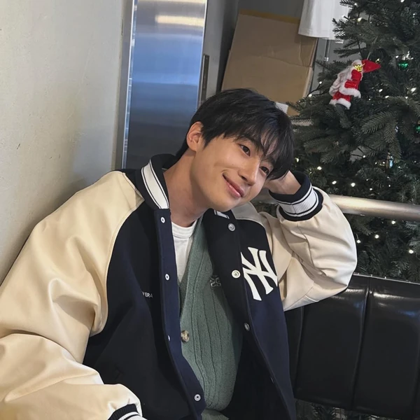 Today's Most Loved Han Seungwoo