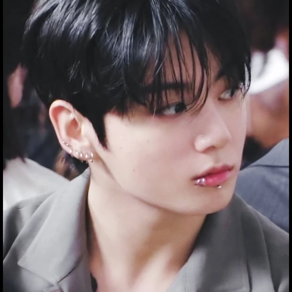 정국 (방탄소년단)의 매력을 담은 최애돌 대표 사진