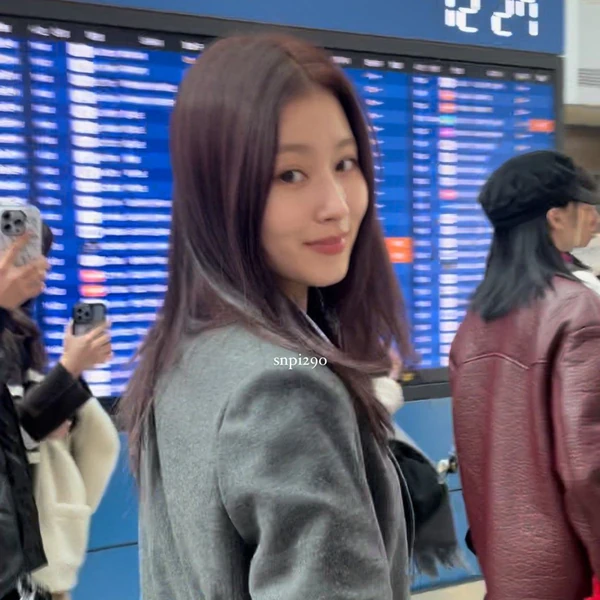 Penampilan Sana (TWICE) yang Paling Dicintai Hari Ini