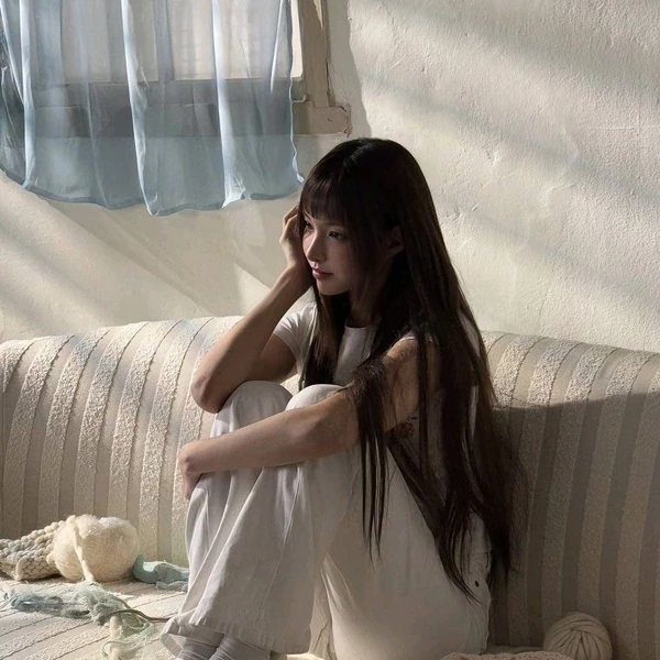 Signature photo of ILLIT capturing their charm