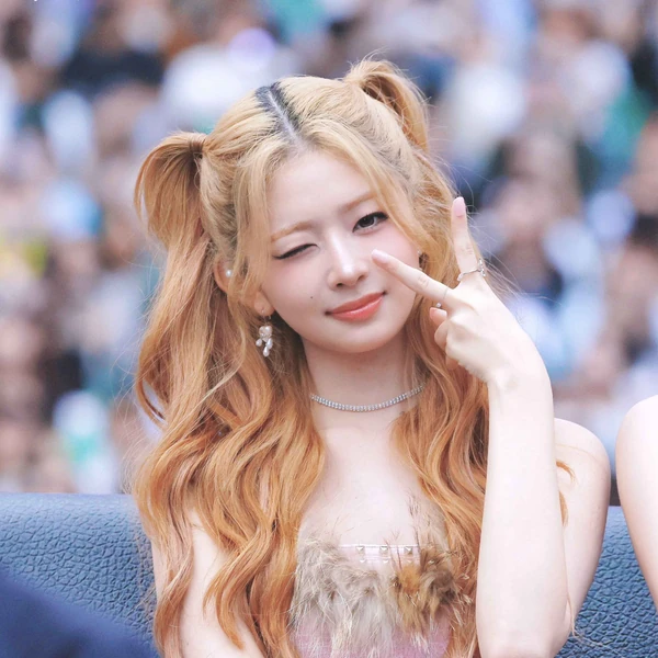 Shining profile picture of IVE on today's Choeaedol