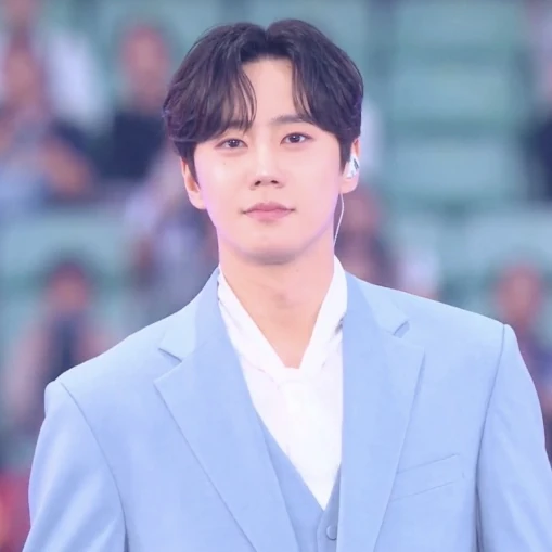 Today's Most Loved Lee Junyoung