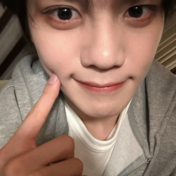 Top Photo Full of Kim Gyuvin (ZEROBASEONE) Love