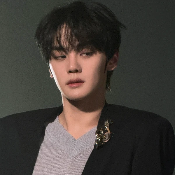 Today's Most Loved Kim Gyuvin (ZEROBASEONE)