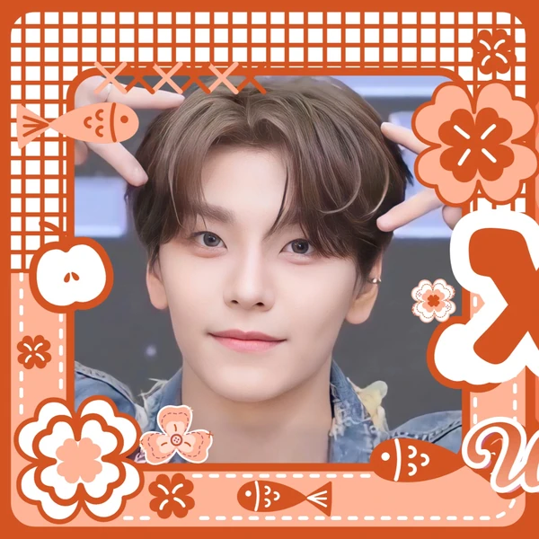 Signature photo of He Xinlong (ALPHA DRIVE ONE) capturing their charm