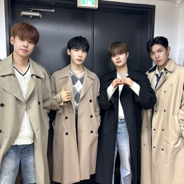 Top Photo Full of AB6IX Love