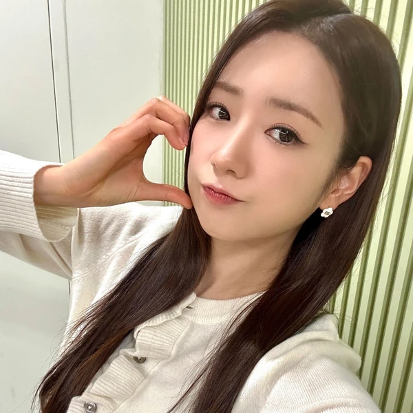 Popular profile picture of 윤보미 (에이핑크) loved by fans