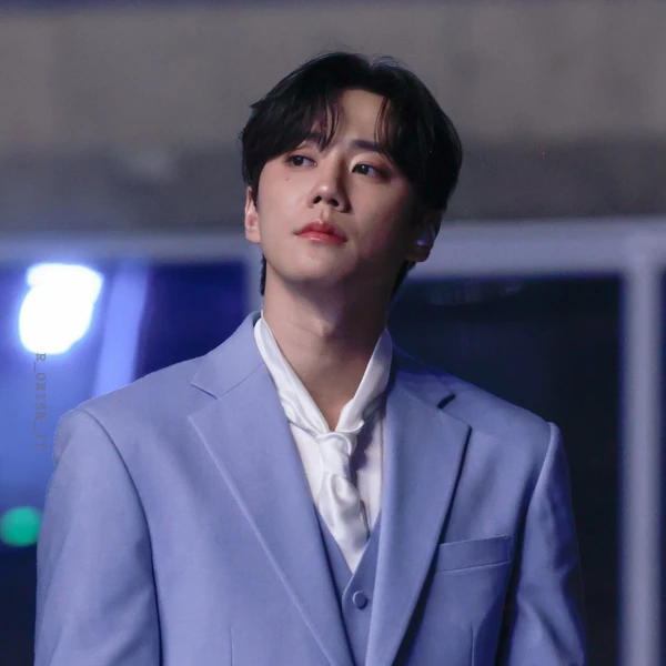 Popular profile picture of 李浚荣 loved by fans