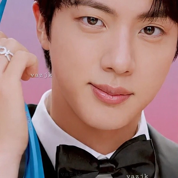 Penampilan Jin (BTS) yang Paling Dicintai Hari Ini
