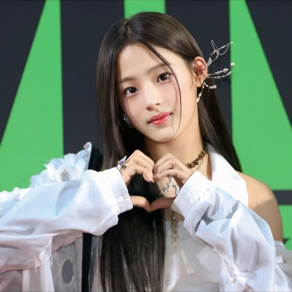 Today's Most Loved NewJeans