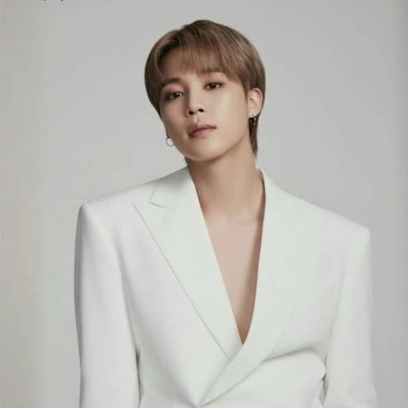 오늘 가장 사랑받은 지민 (방탄소년단)의 모습