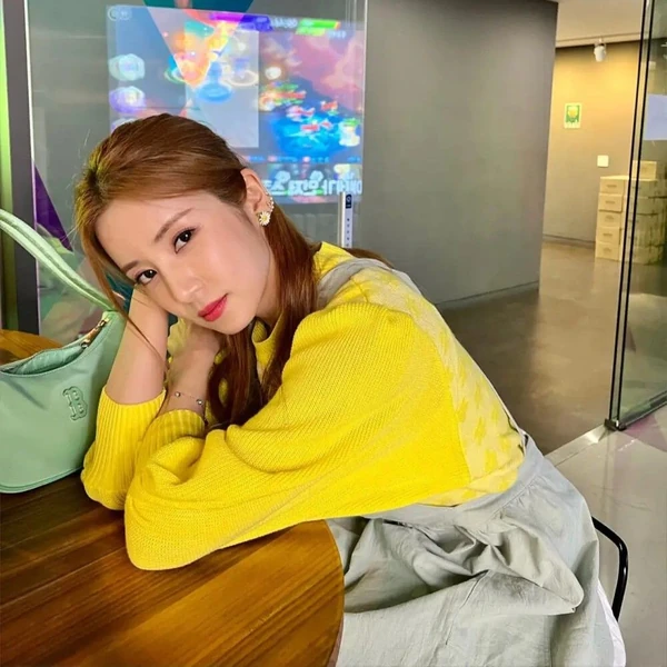 今天最受喜爱的朴初珑 (Apink)