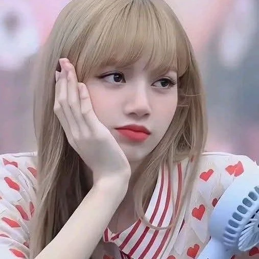 오늘 가장 사랑받은 리사 (BLACKPINK)의 모습