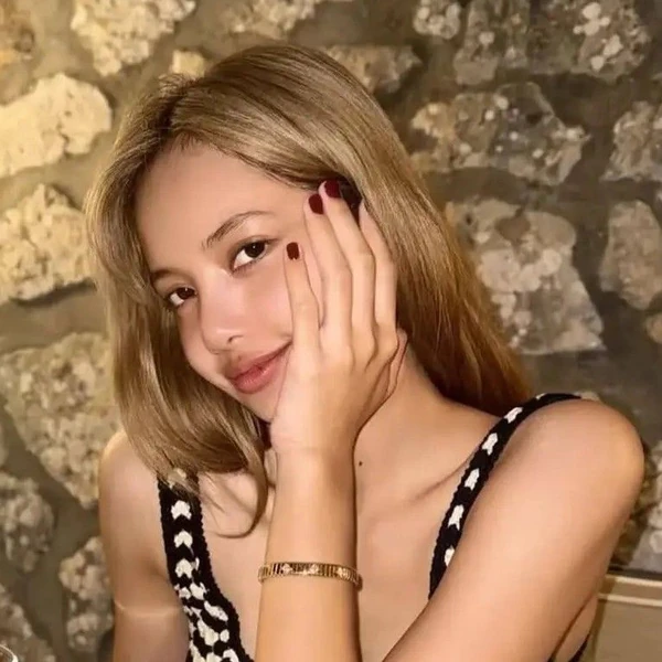 오늘 가장 사랑받은 리사 (BLACKPINK)의 모습