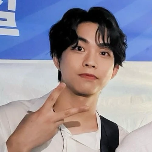 Popular profile image of LUCY selected by votes