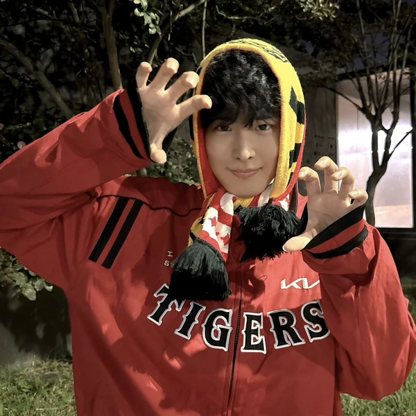 Top Photo Full of Choi Byungchan Love