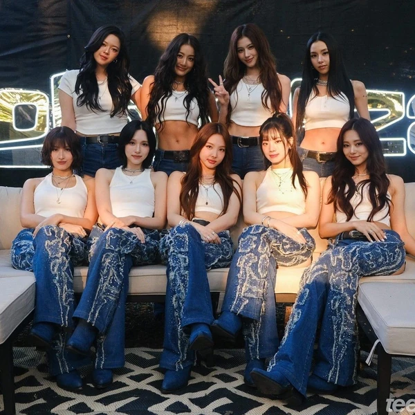 Foto Populer Penuh Cinta untuk TWICE