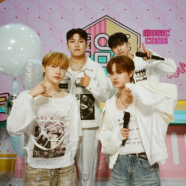 Top Photo Full of AB6IX Love
