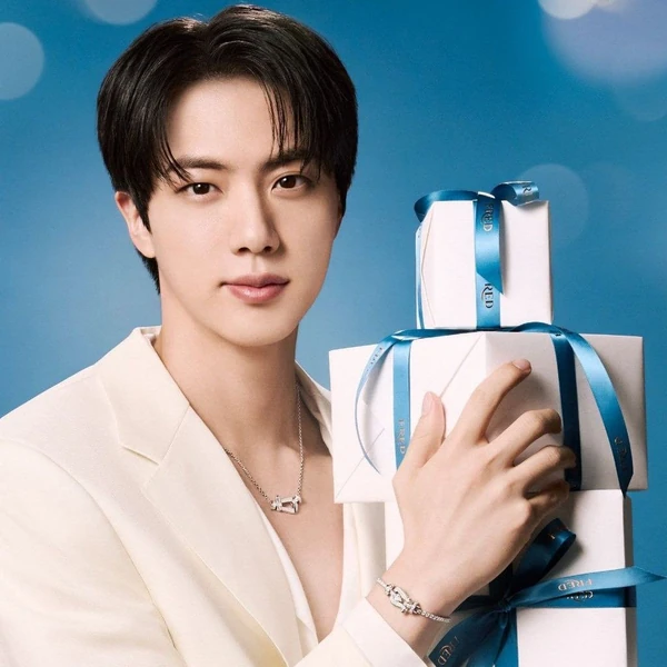 Foto Populer Penuh Cinta untuk Jin (BTS)