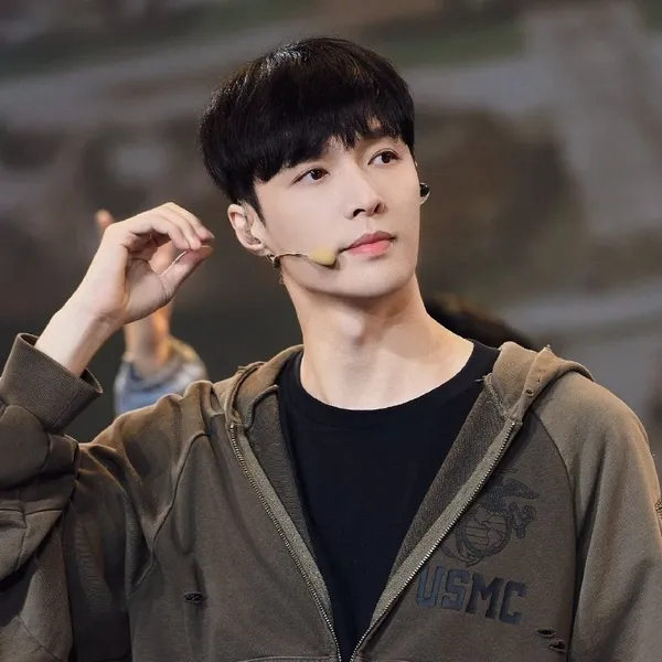 Top Photo Full of Lay (EXO) Love