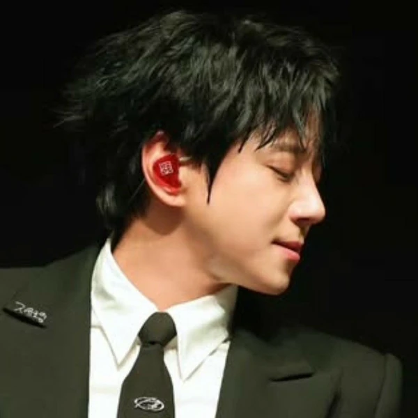 Top Photo Full of Hwang Chiyeol Love