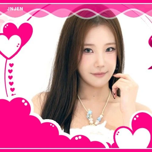 Top Photo Full of Joo E (MOMOLAND) Love