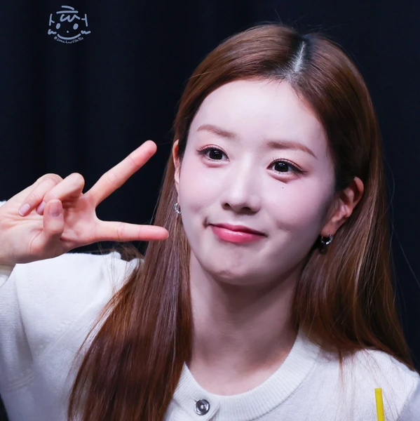 Top Photo Full of Yoon Bomi (Apink) Love