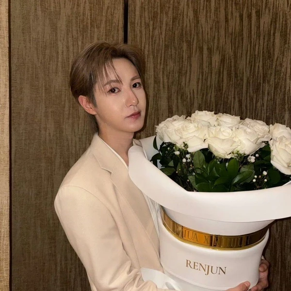 充满粉丝爱意的仁俊 (NCT DREAM)人气照片