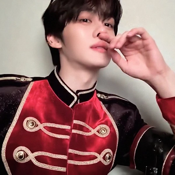 오늘 가장 사랑받은 김규빈 (제로베이스원)의 모습