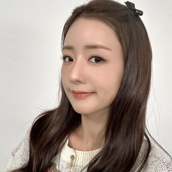 Today's Most Loved Yoon Bomi (Apink)