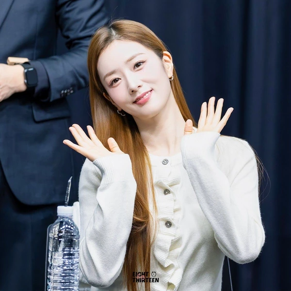 Top Photo Full of Yoon Bomi (Apink) Love