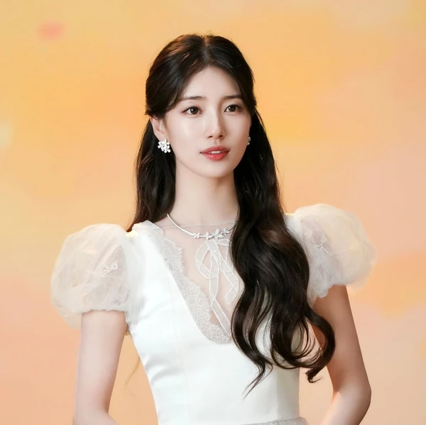 Foto Populer Penuh Cinta untuk Suzy