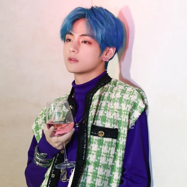 오늘 가장 사랑받은 뷔 (방탄소년단)의 모습