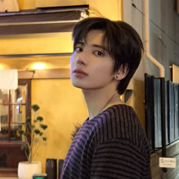 Penampilan Taehyun (TOMORROW X TOGETHER) yang Paling Dicintai Hari Ini