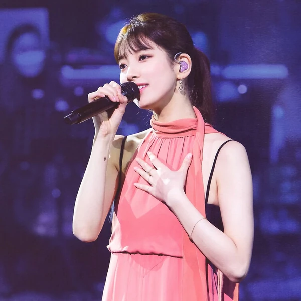 Foto Populer Penuh Cinta untuk Suzy