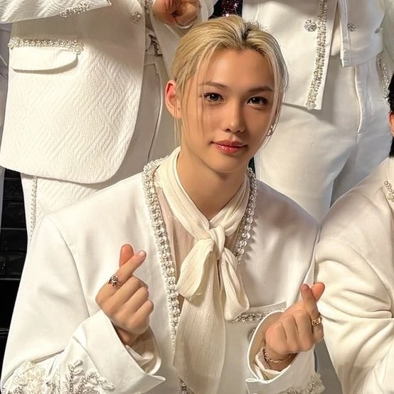 Foto Populer Penuh Cinta untuk Felix (Stray Kids)