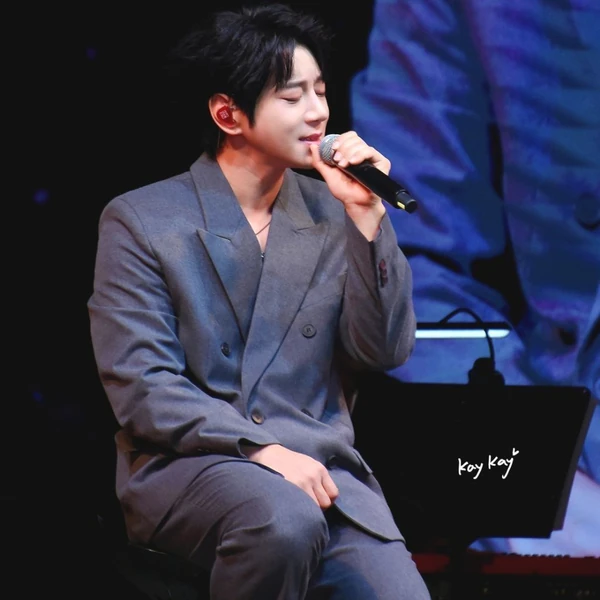 Foto Populer Penuh Cinta untuk Hwang Chiyeol