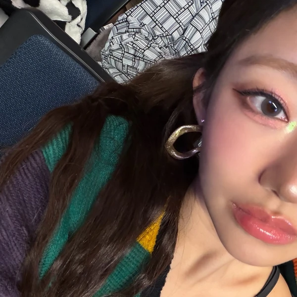 Today's Most Loved Julie (KISS OF LIFE)