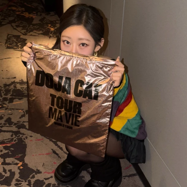 Top Photo Full of Julie (KISS OF LIFE) Love