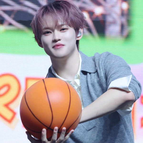 Today's Most Loved Chenle (NCT DREAM)