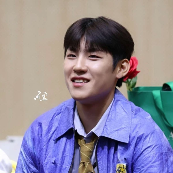 Top Photo Full of Park Woojin (AB6IX) Love