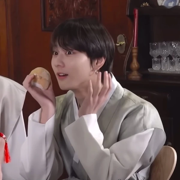 오늘 가장 사랑받은 정원 (ENHYPEN)의 모습