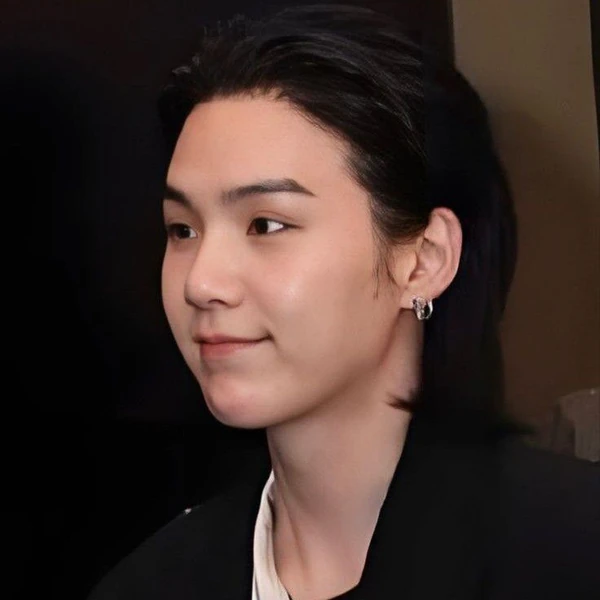 充滿粉絲愛意的SUGA (防彈少年團)人氣照片